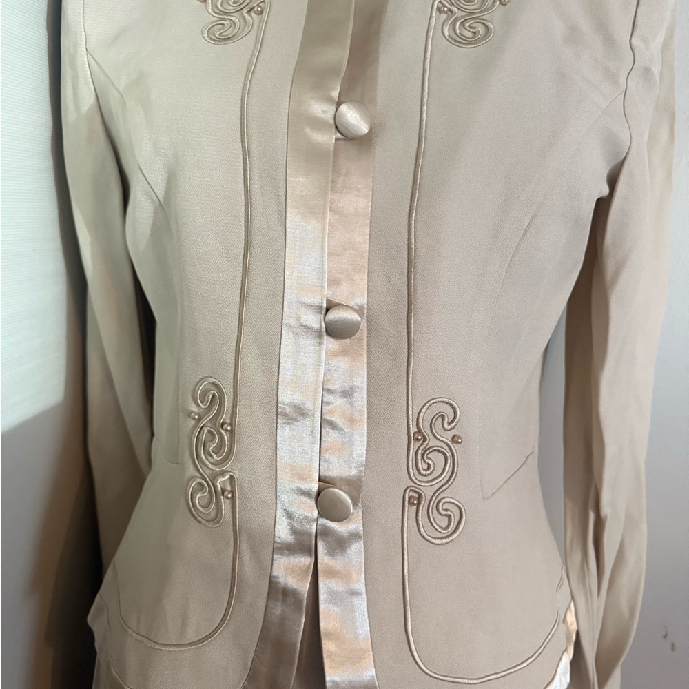 Vintage Elegant Cream Two-Piece Suit - Picture 2 of 9